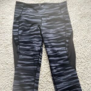 Old Navy capri workout leggings with mesh outer leg detail